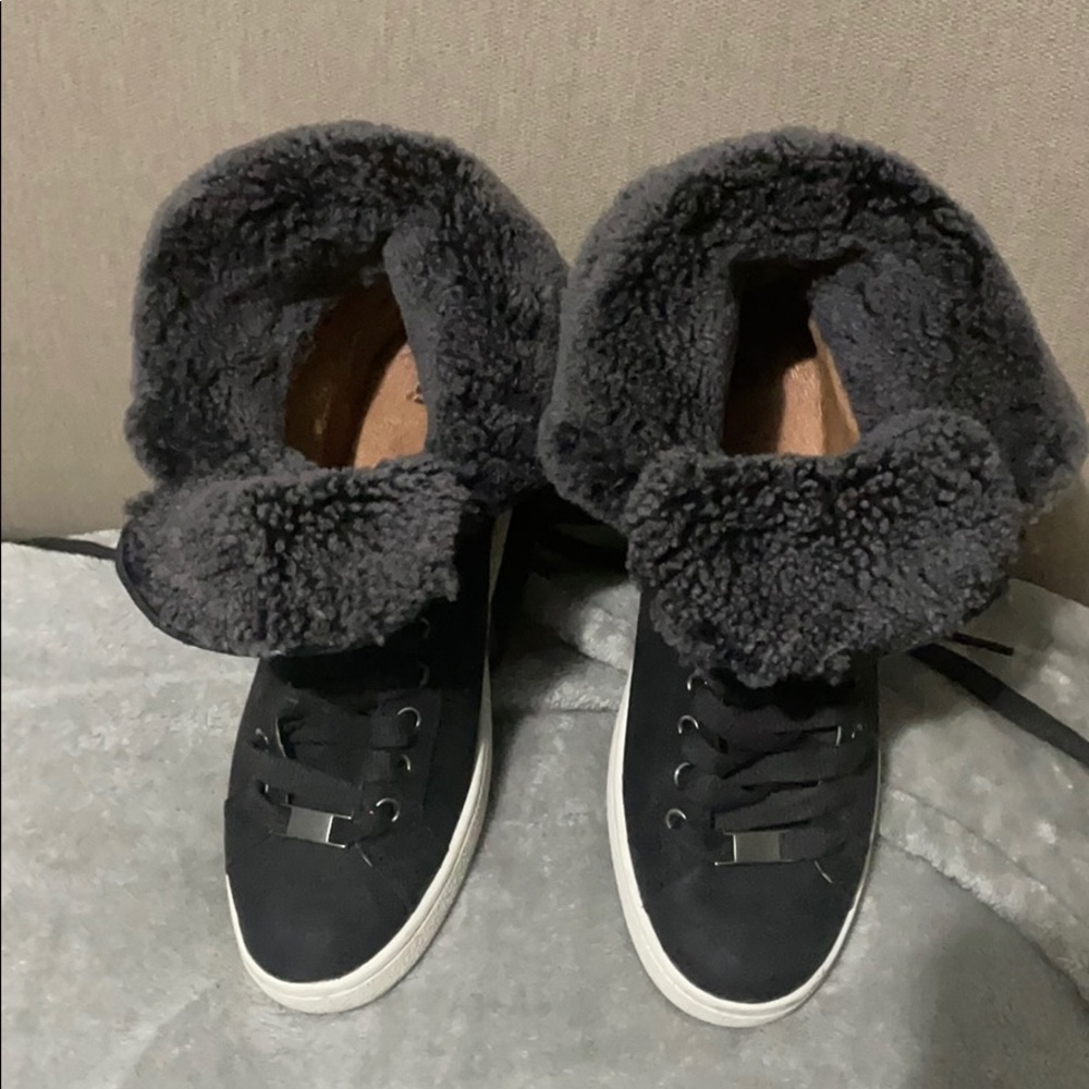 UGG SNEAKERS